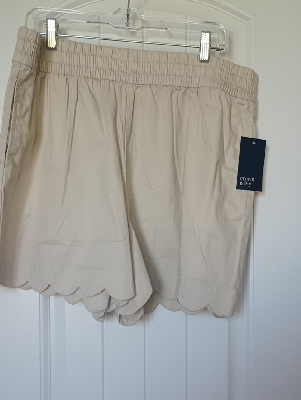 crown & ivy Cream Scallop-Hem Bermuda Shorts